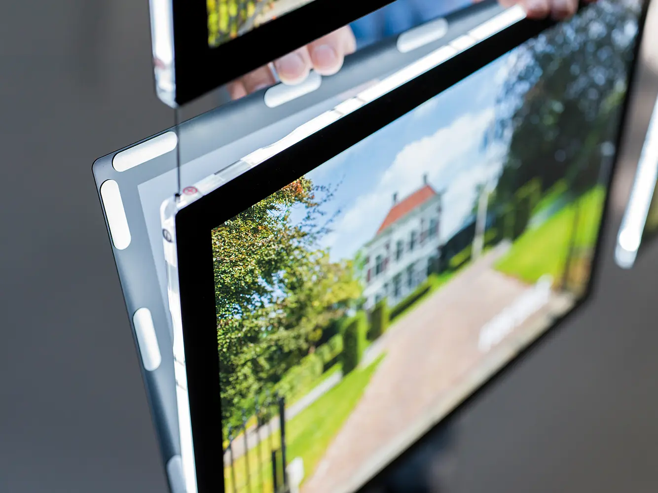 DISPLAY IT LED Display Motiv hinten einlegen DISPLAY IT LED Display Motiv hinten einlegen